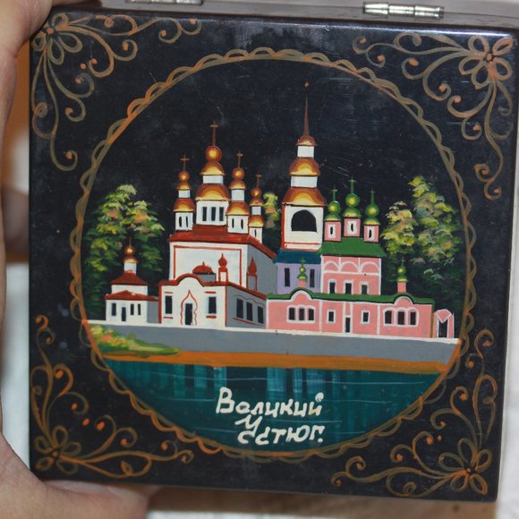 Hand Painted Russian Black Lacquer Wood Jewelry Trinket Box Vintage - Picture 2 of 4
